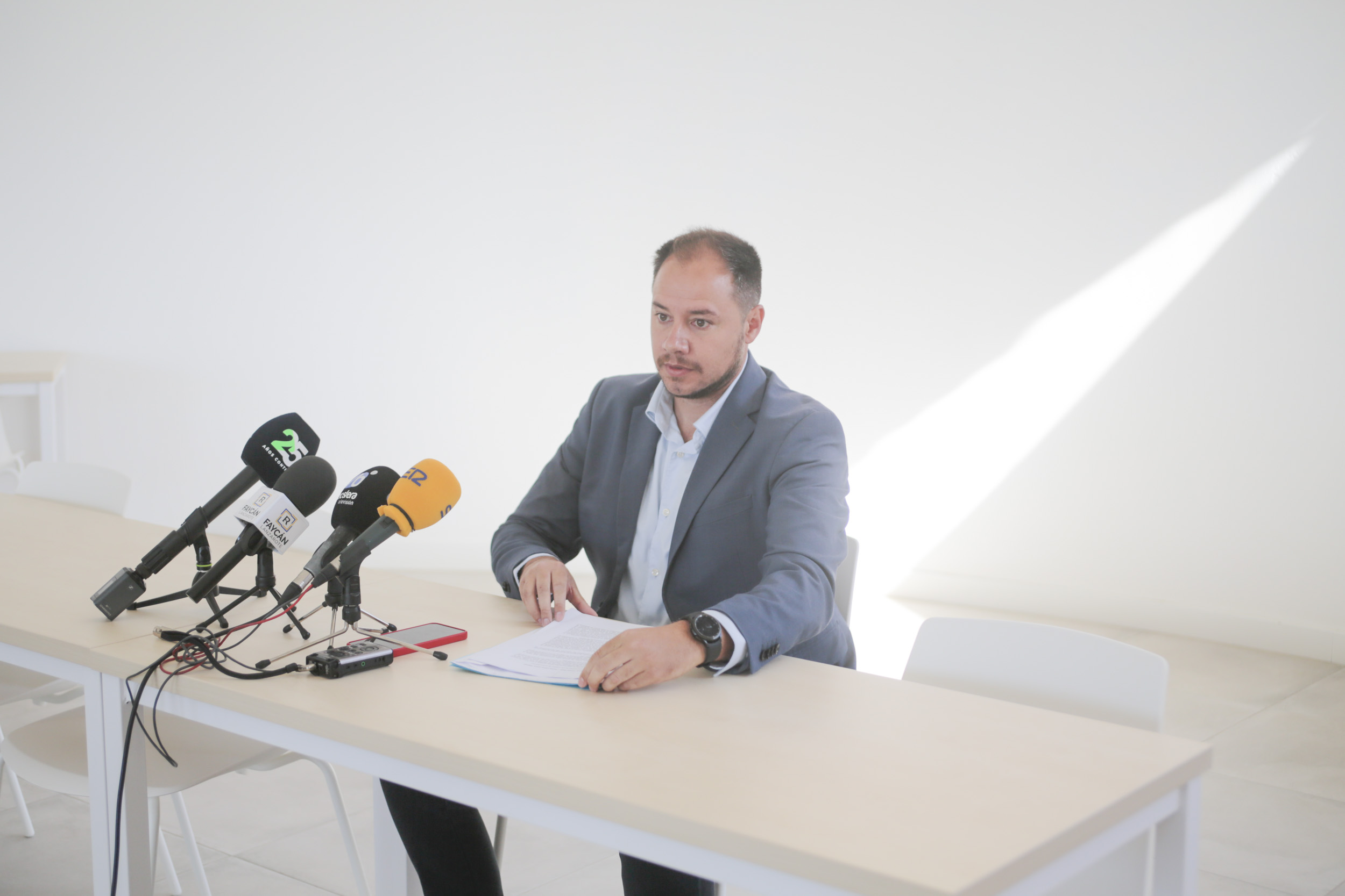 Ginés González en la rueda de prensa ofrecida este lunes. Foto: Juan Mateos.