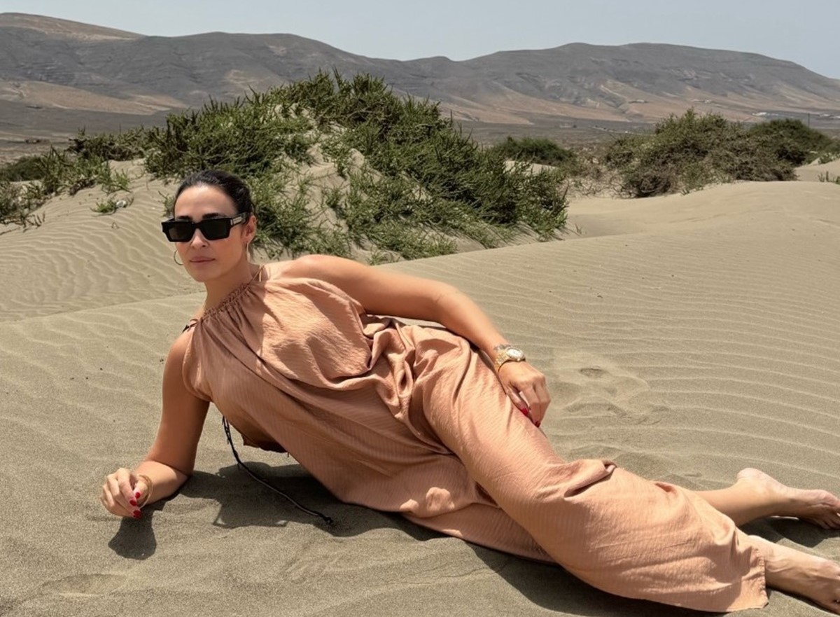 Vicky Martín Berrocal en las Dunas de Famara