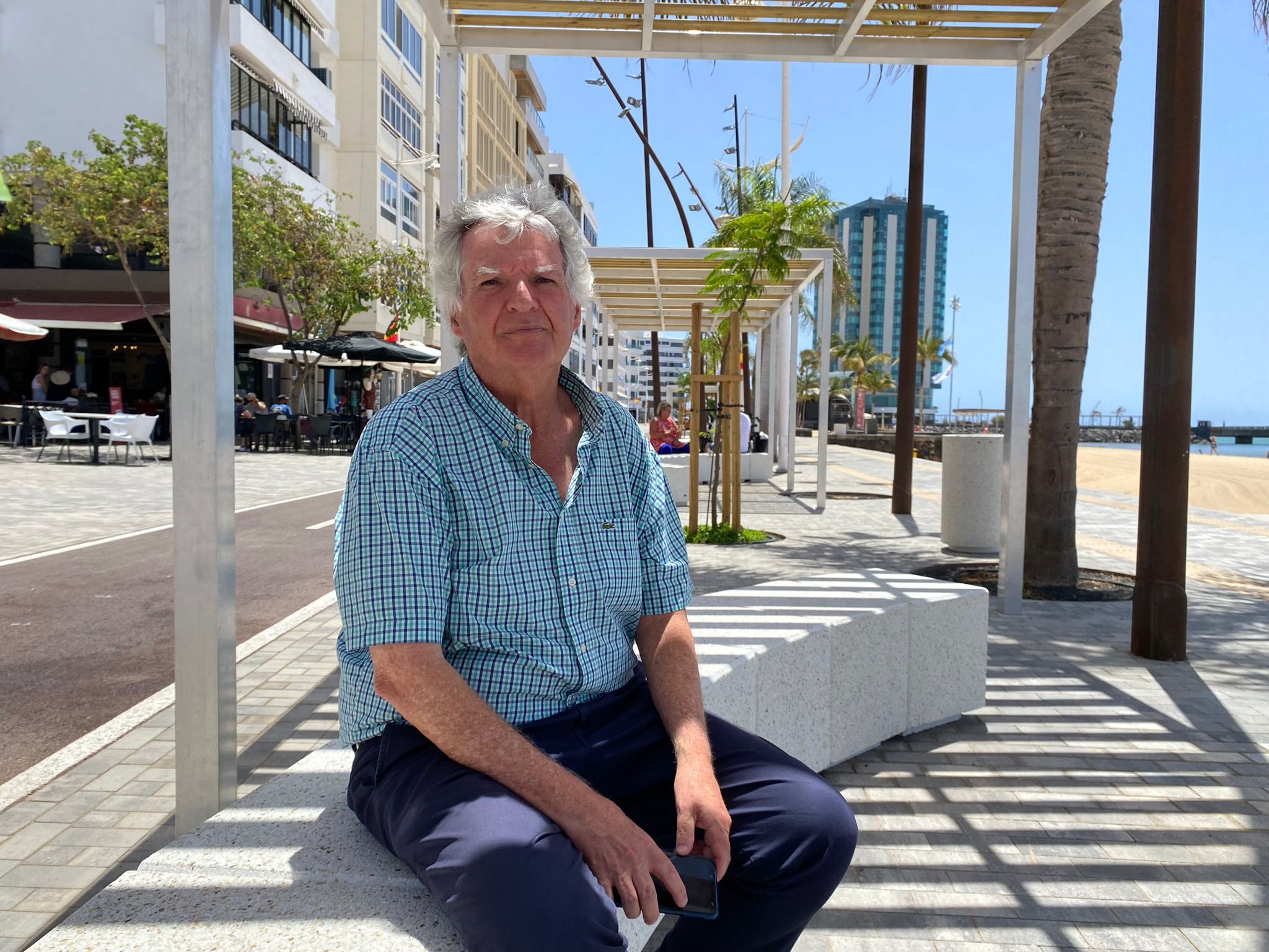 El exjefe de la Oficina del Plan Insular del Cabildo de Lanzarote, Leopoldo Díaz, durante una entrevista con La Voz.