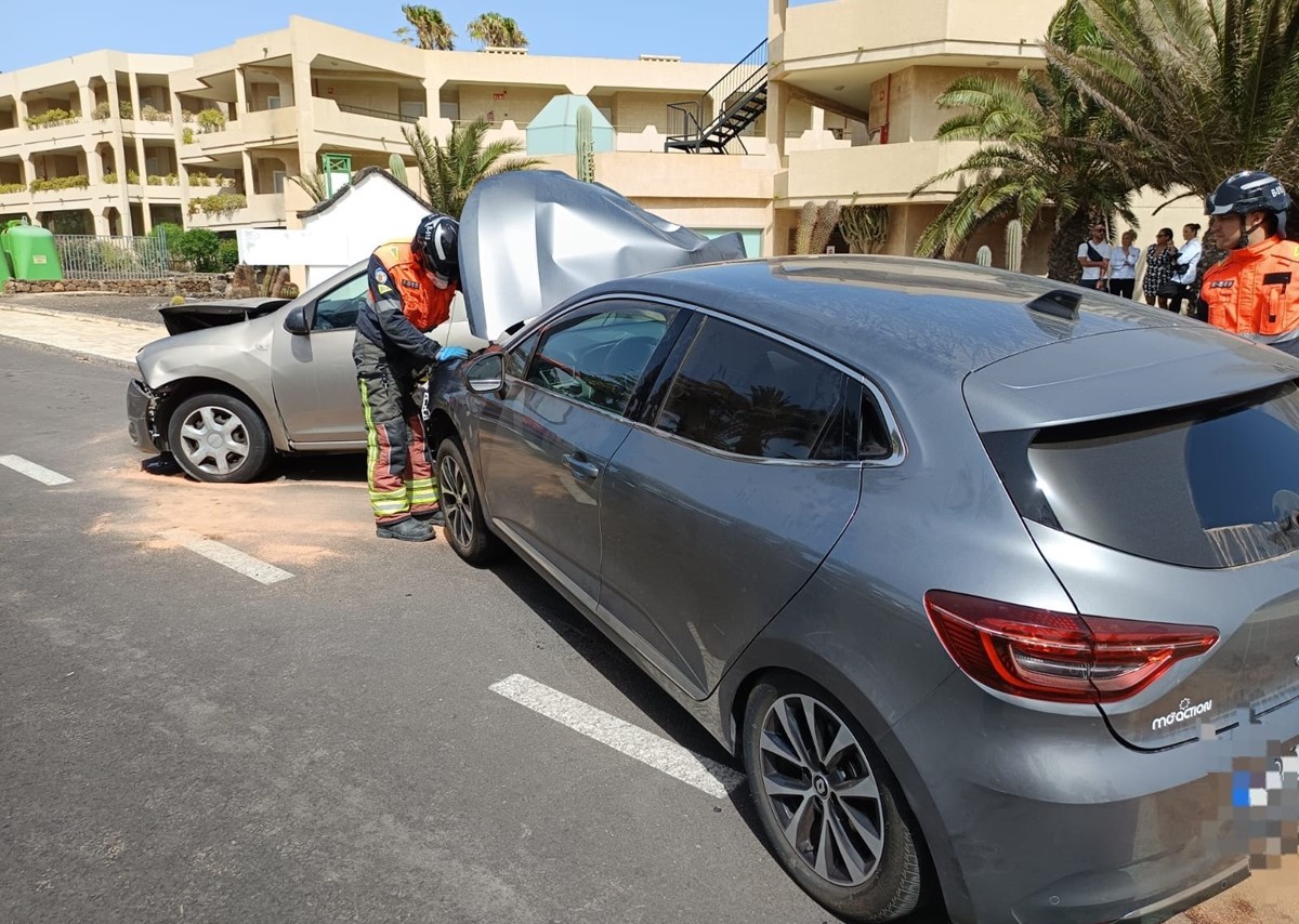 Colisión sin heridos de tres coches en Costa Teguise