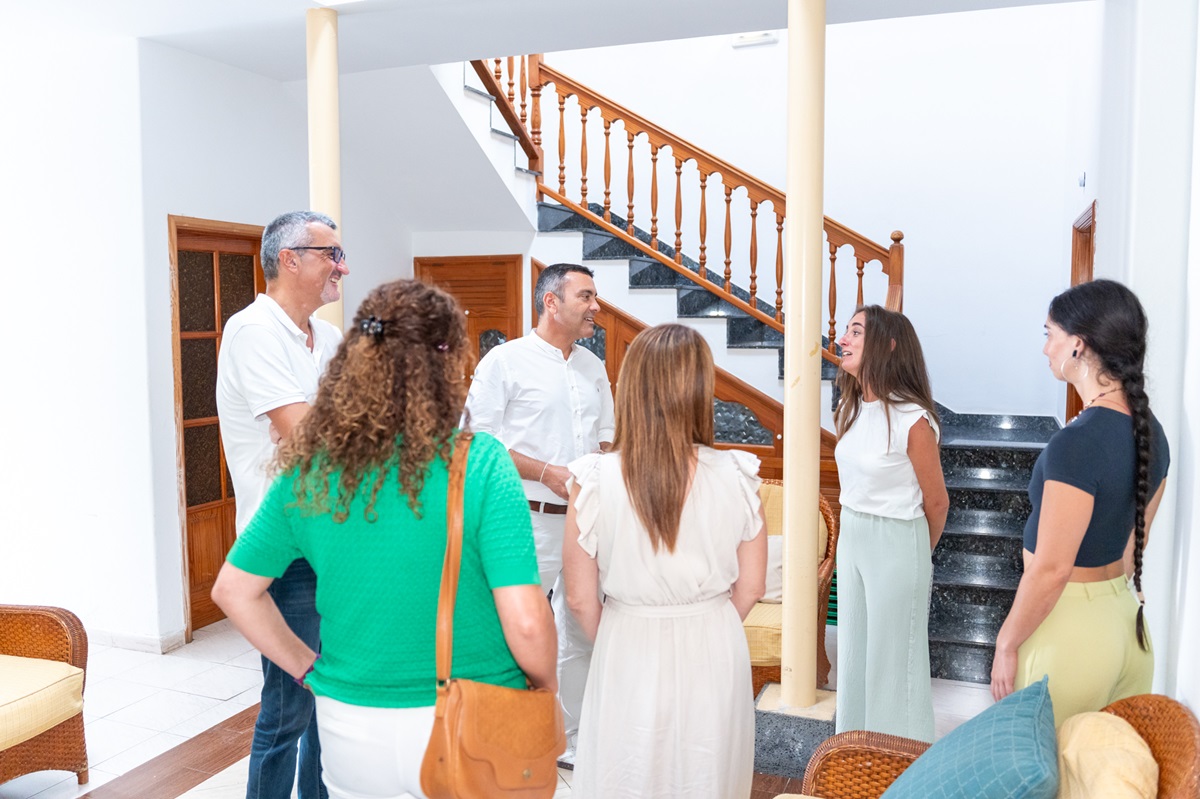 Visita del Cabildo de Lanzarote a la Casa de Acogida Flora Guadalupe Toledo