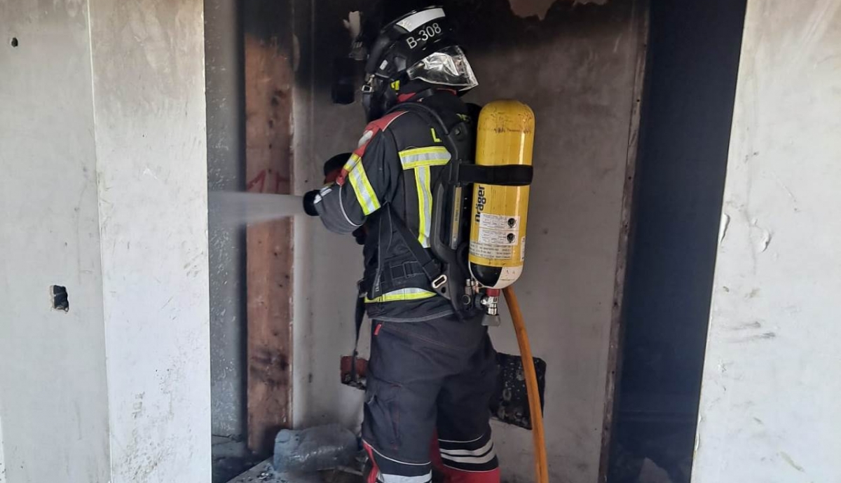 Los Bomberos Apagan Un Incendio En Una Obra Abandonada De Arrecife