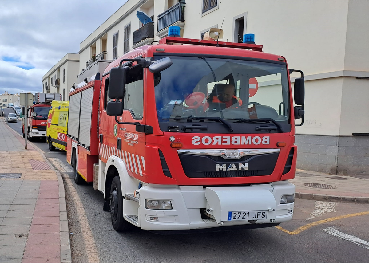 Bomberos en la calle Palencia