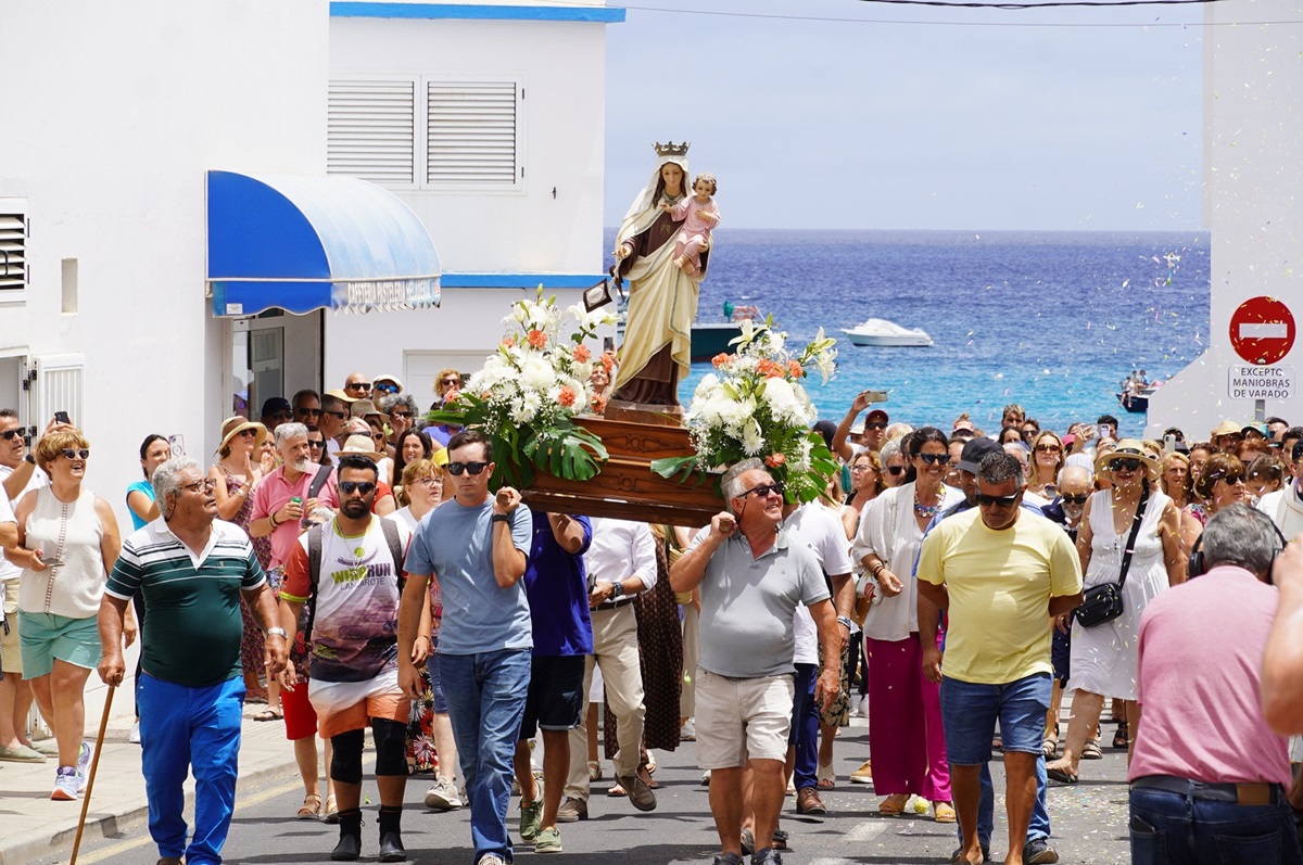 Las 'Fiestas de Nuestras Señora del Carmen’ acaban con la tradicional procesión marítima en Arrieta