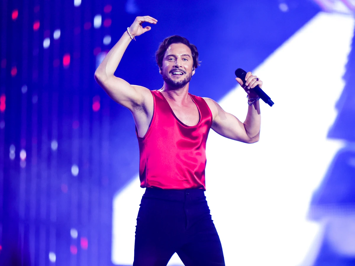 El artista Manuel Carrasco en un concierto en el Santiago Bernabeu. Foto: Europa FM.