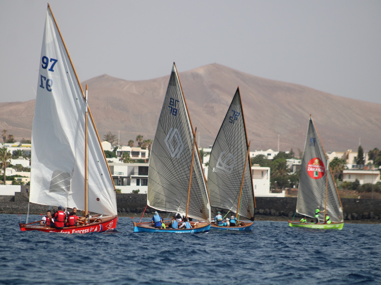 Primera jornada de Vela Latina