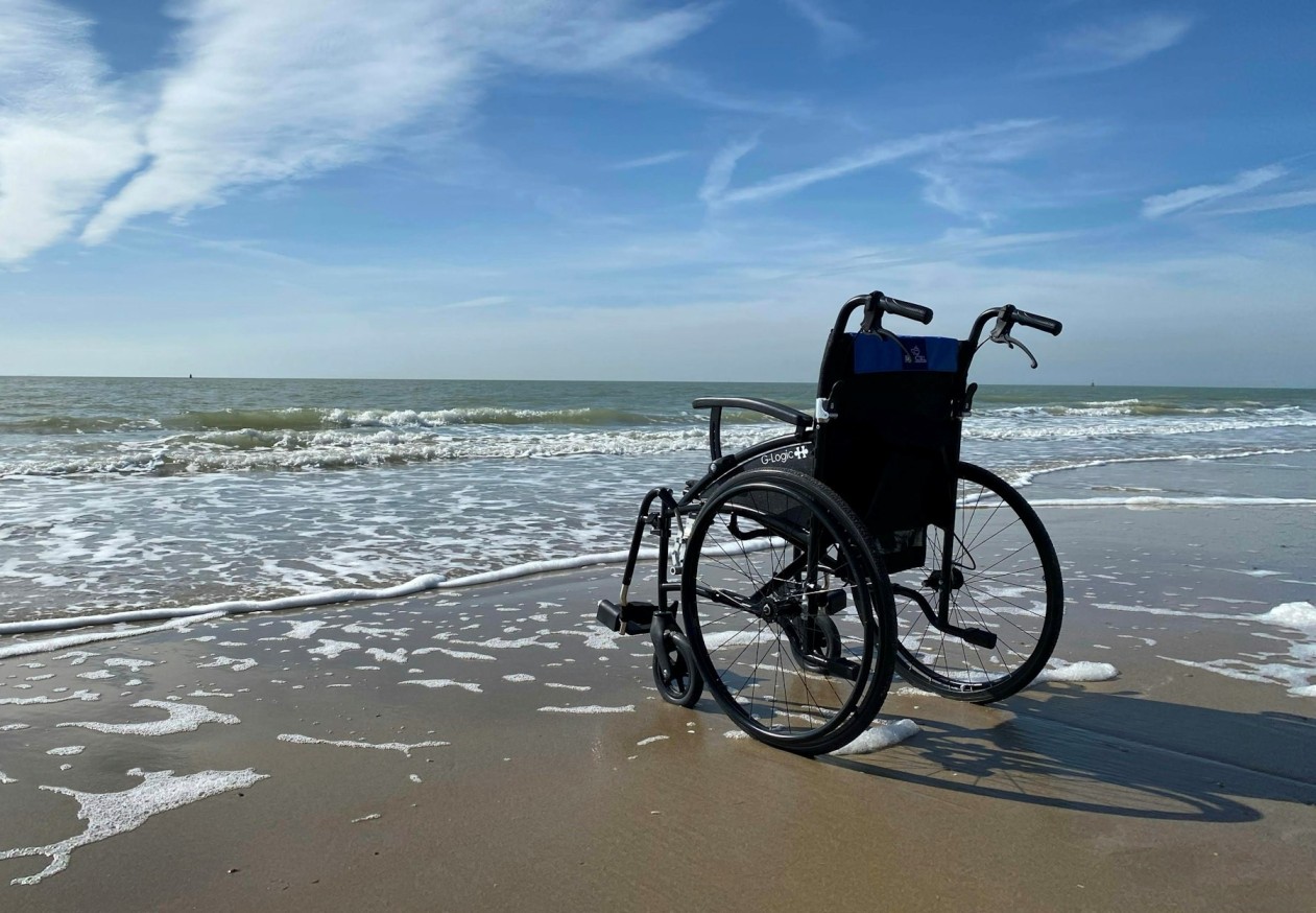 Silla de ruedas en playa