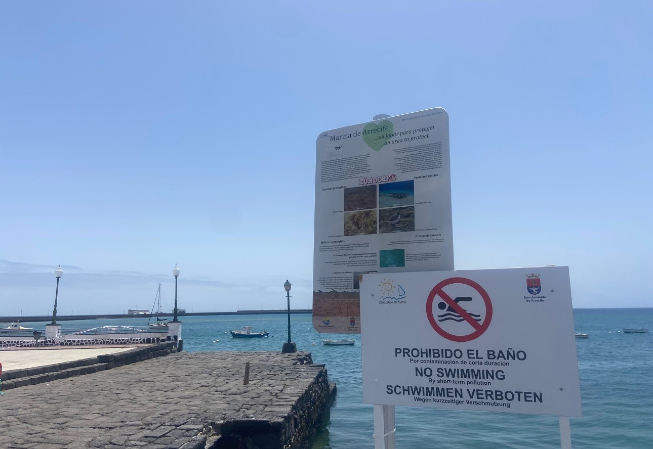 Sanidad desaconseja el baño en el muelle de La Pescadería. 