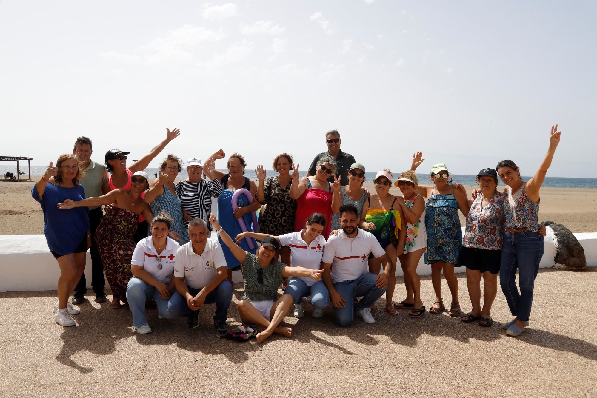 Lanzarote inicia charlas preventivas en las playas protagonizadas por las personas mayores.