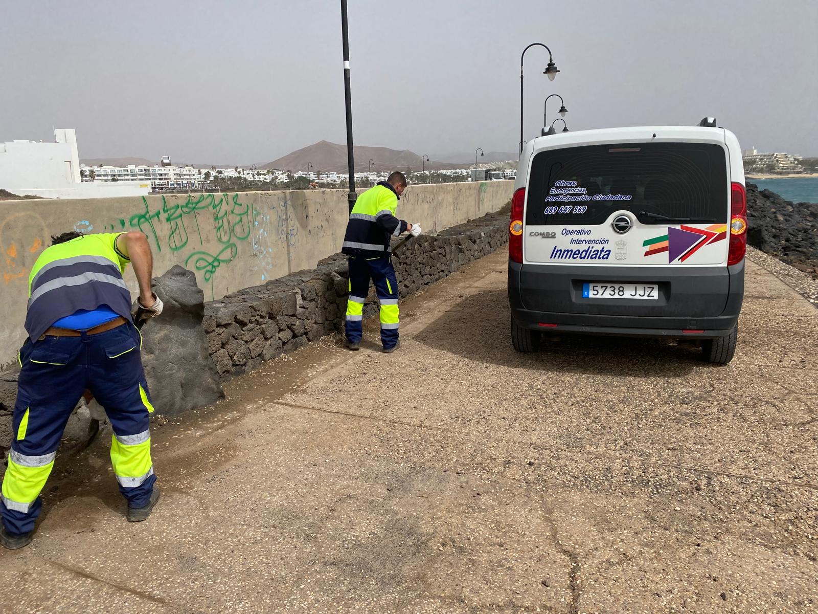 Trabajos en el saneamiento de Costa Teguise. Foto: Ayuntamiento de Teguise.