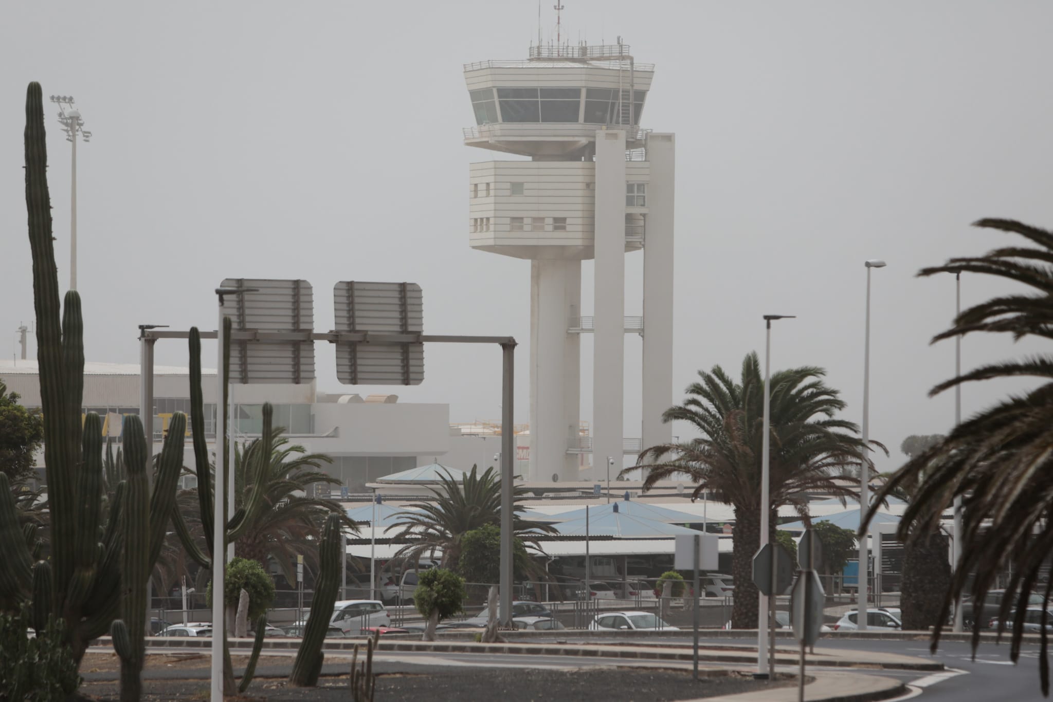 Calima y bruma en el Aeropuerto de Lanzarote. Foto: Juan Mateos.