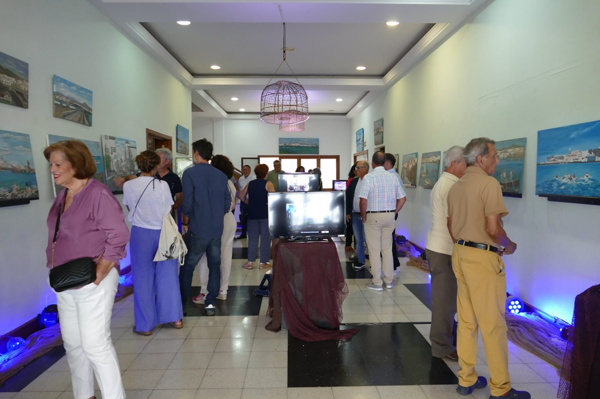 Inaugurada la exposición 'Mirando al Mar' en la Sociedad Democracia