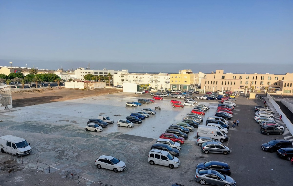 Arrecife habilita dos grandes zonas de estacionamiento para las Fiestas de San Ginés