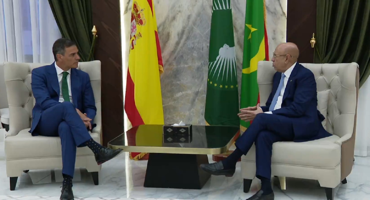 Pedro Sánchez junto al presidente de Mauritania, Mohamed Ould Ghazouani. 