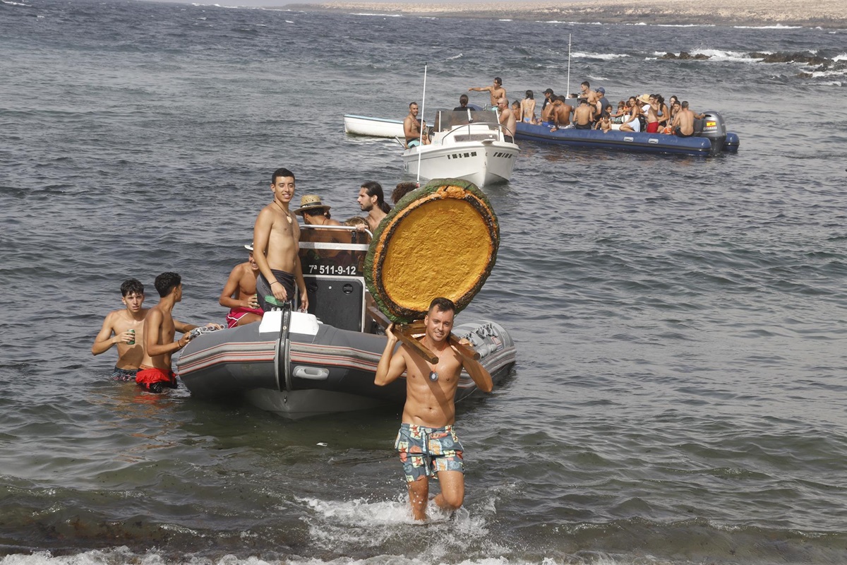 Caleta de Caballo finaliza sus fiestas con la procesión marítima de La Lapa