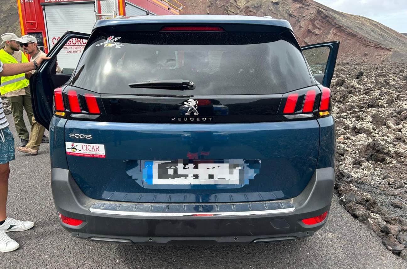 El brazo de un niño atrapado entre los sillones de un coche en Timanfaya