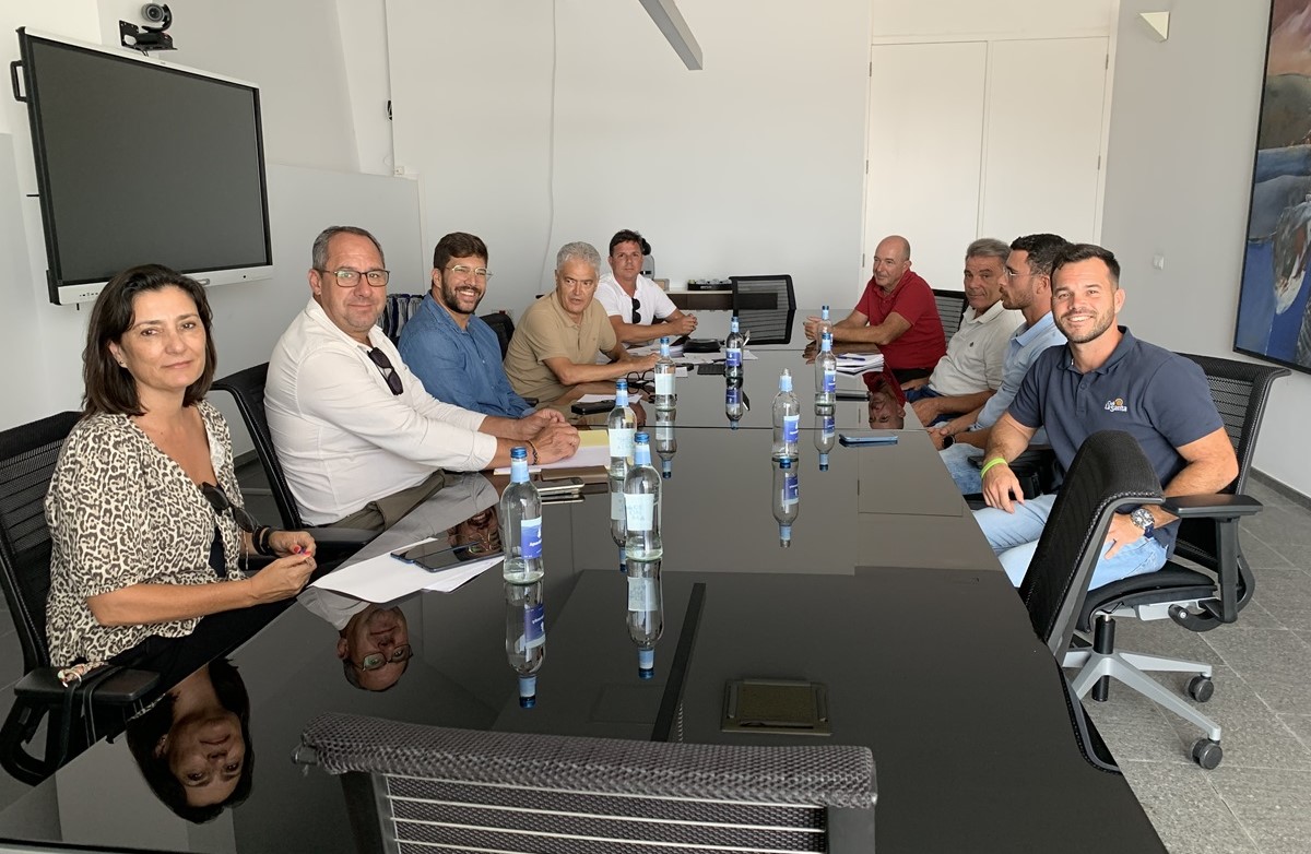 Durante la reunión el Ayuntamiento de Tías y el Cabildo de Lanzarote sobre las pruebas deportivas