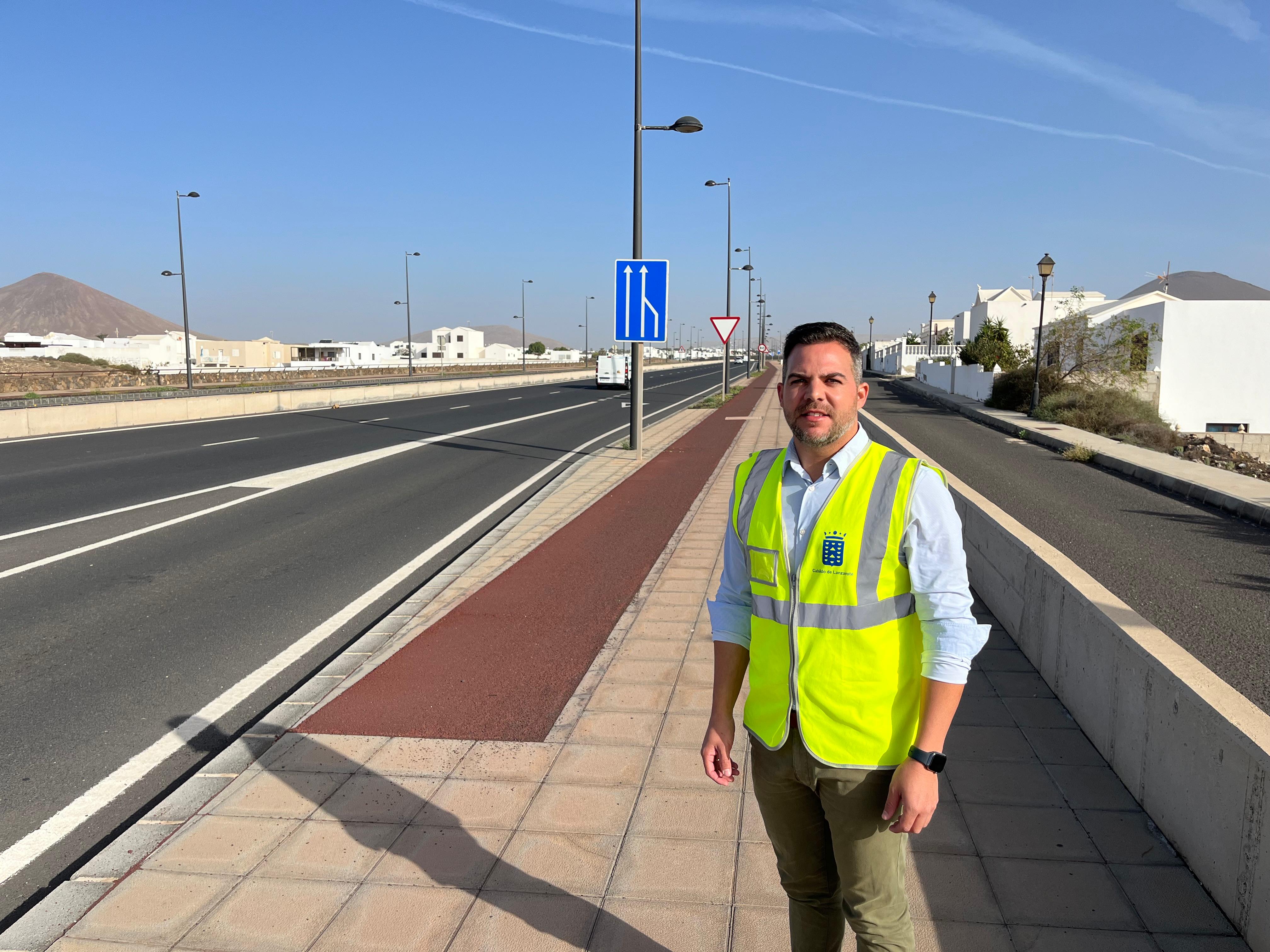 El vicepresidente Jacobo Medina en la avenida Campoamor