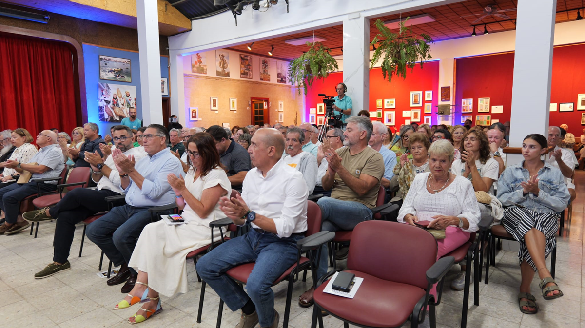 El público asistente a la presentación en el Torrelavega 