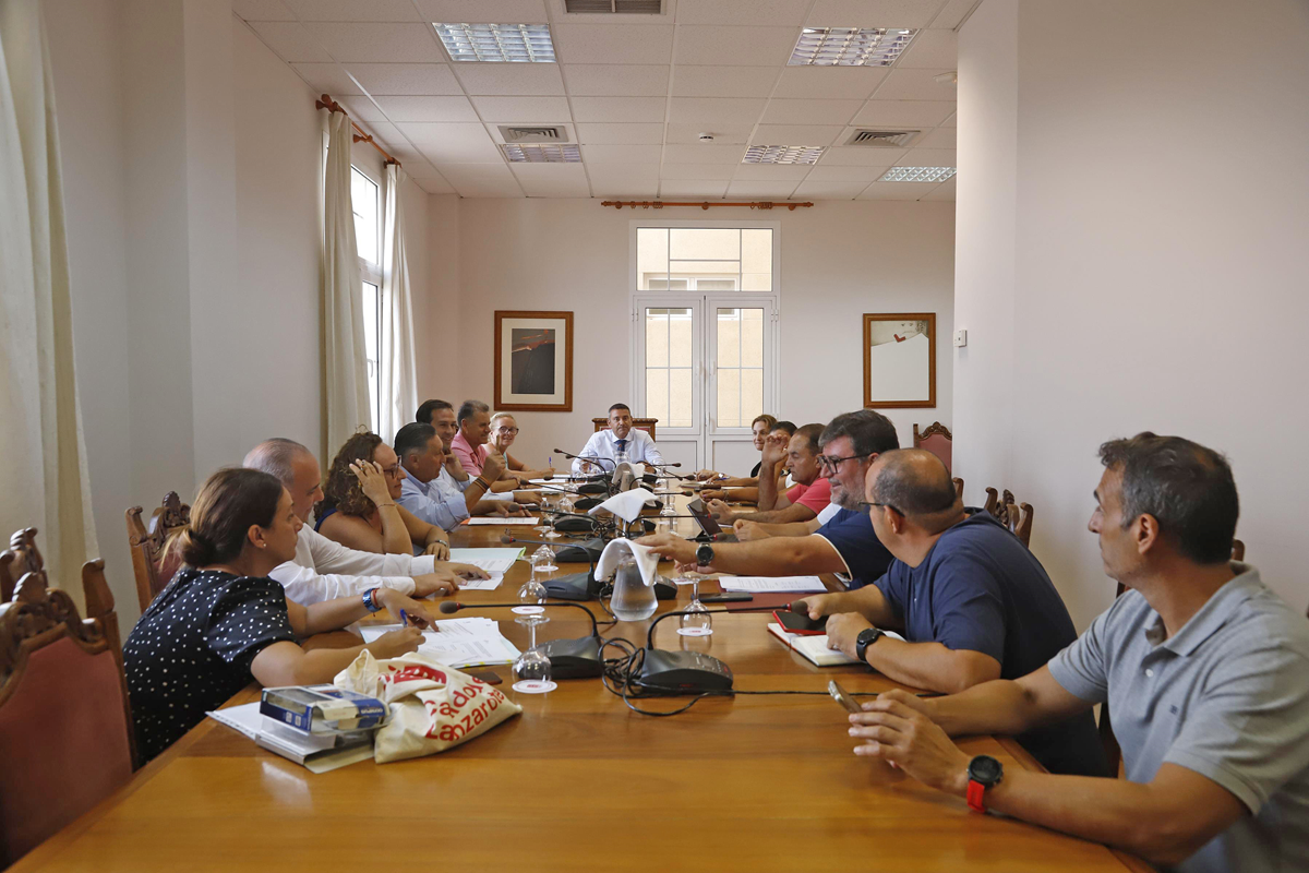 Oswaldo Betancort preside la Asamblea Extraordinaria del Consorcio del Agua