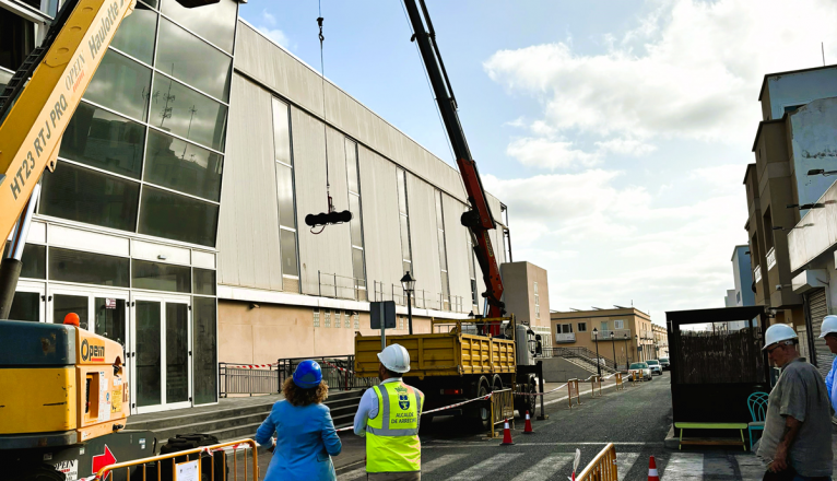 Obras en el exterior del pabellón de Argana Alta