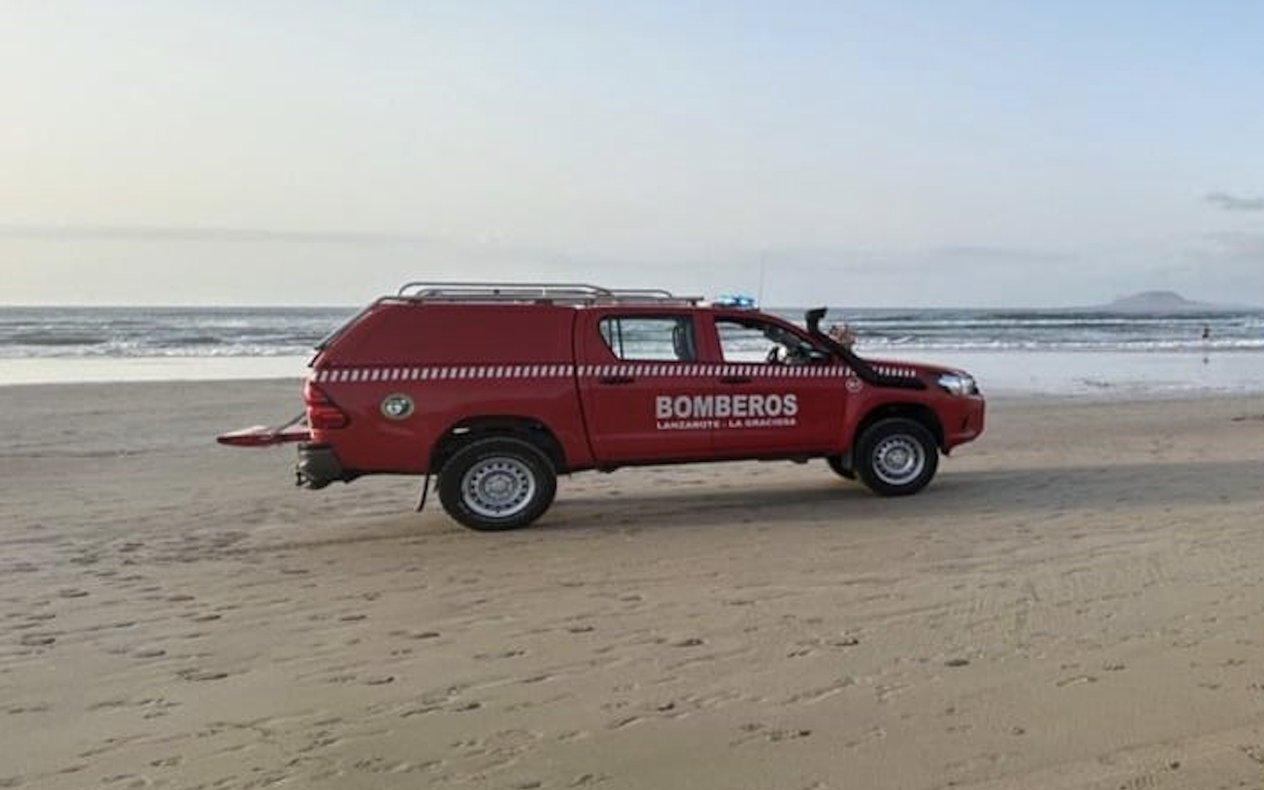 Un coche de bomberos en Famara.