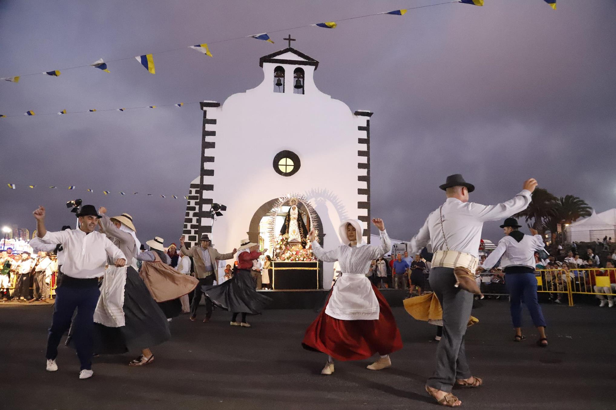 Ofrenda en la Romería de Los Dolores. 