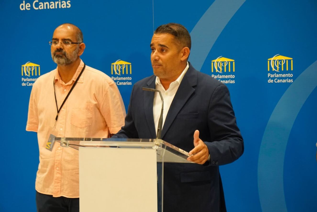 Yoné Caraballo (NC) en una rueda de prensa en el Parlamento