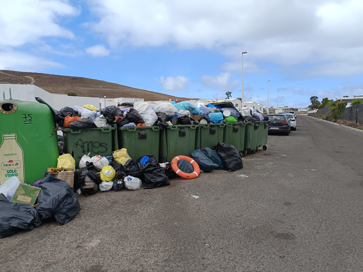 Basura en algunos contenedores del municipio