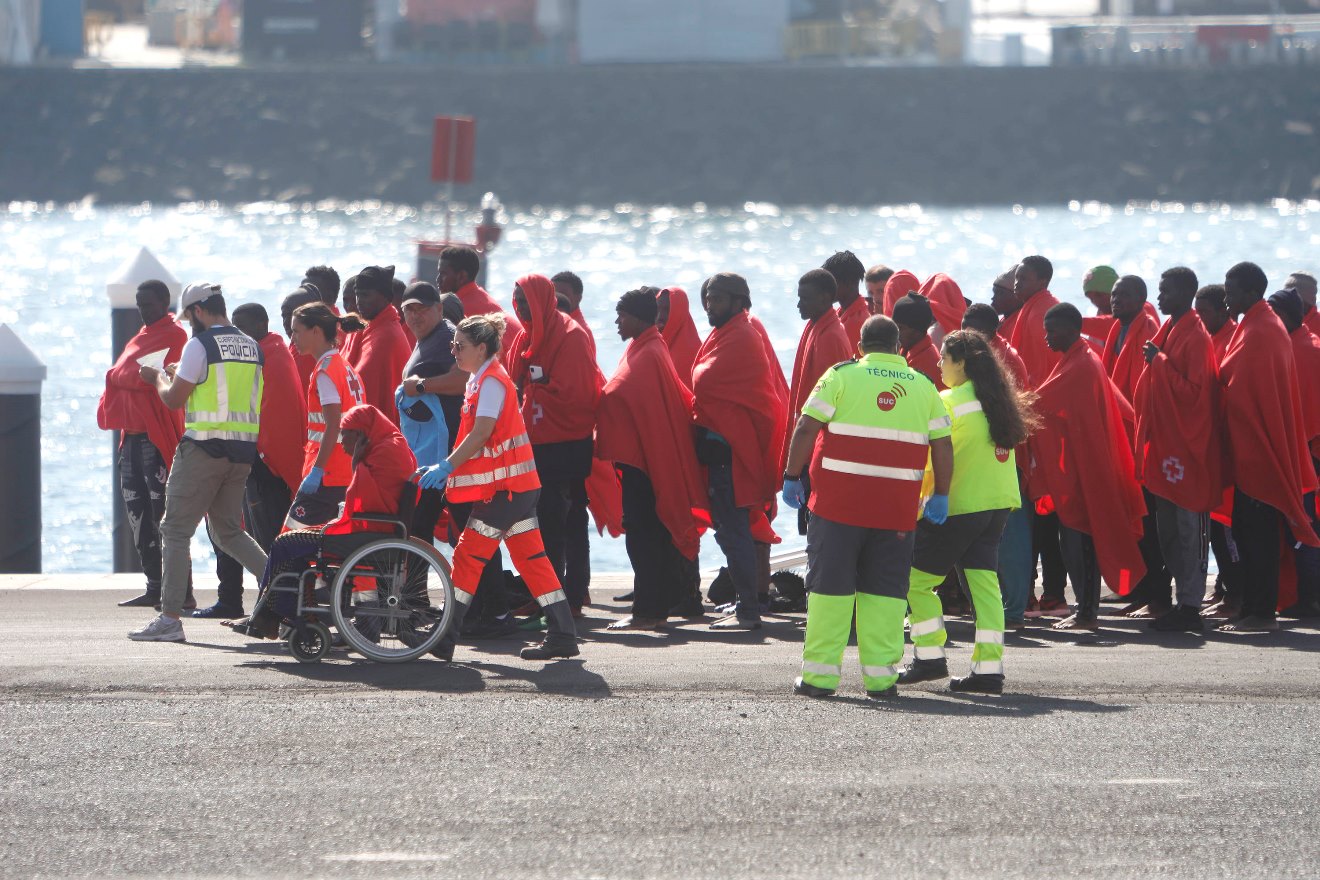 Asistencia a migrantes en Puerto Naos (Fotos: Juan Mateos)