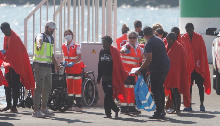 Cruz Roja atiende a los migrantes en Puerto Naos