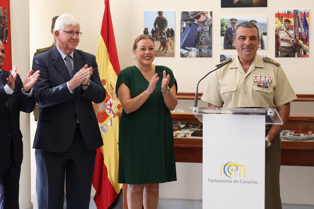 Cincuenta años de 'la Básica' en el Parlamento canario 