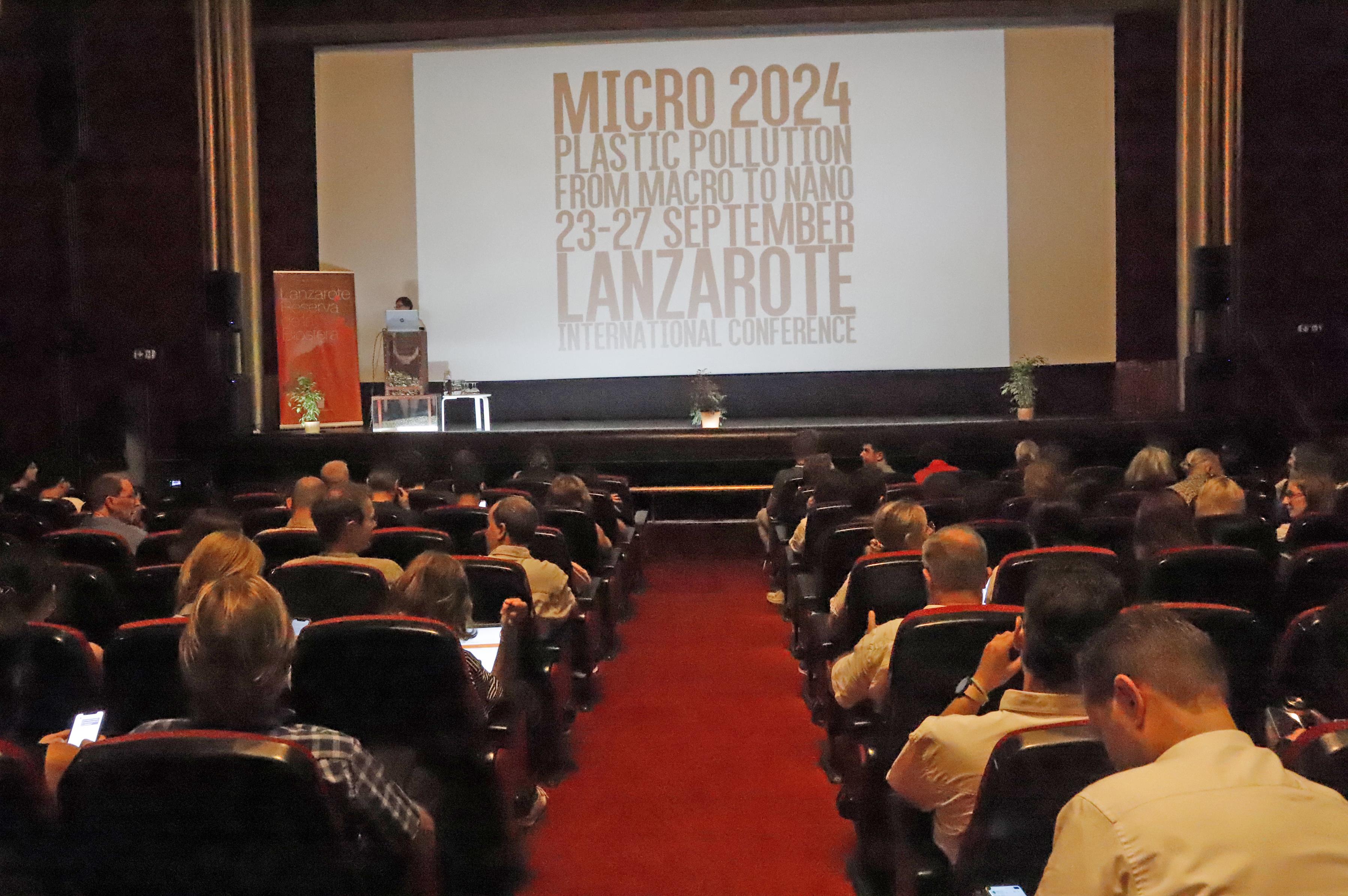 Acto sobre la contaminación por plásticos, MICRO 2024, en Lanzarote.