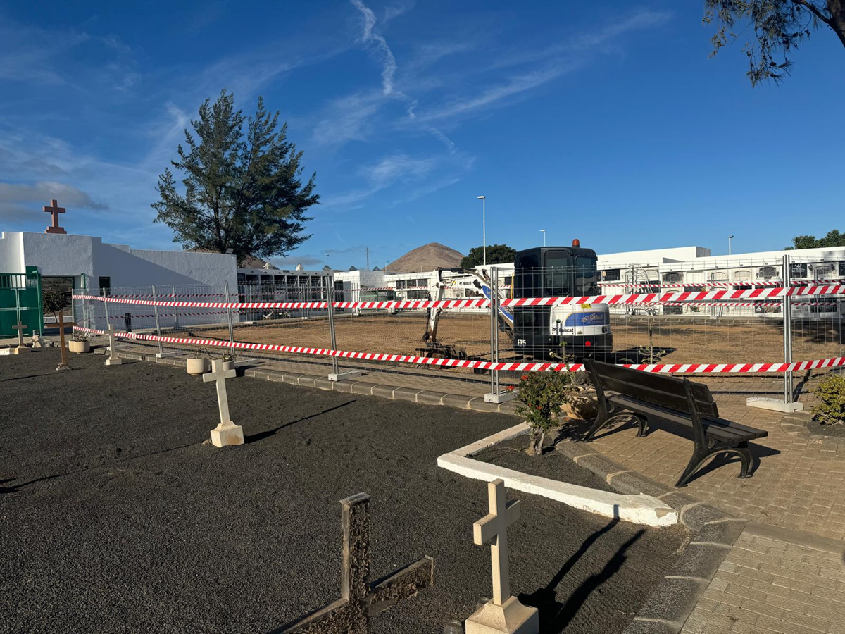 Obras en el cementerio de Tías