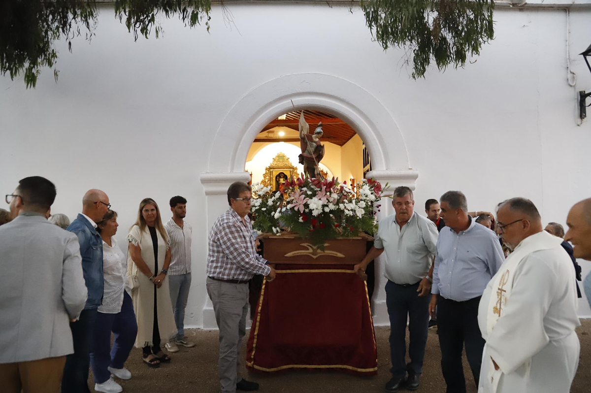 Procesión en honor a San Miguel Arcángel. Foto: La Voz