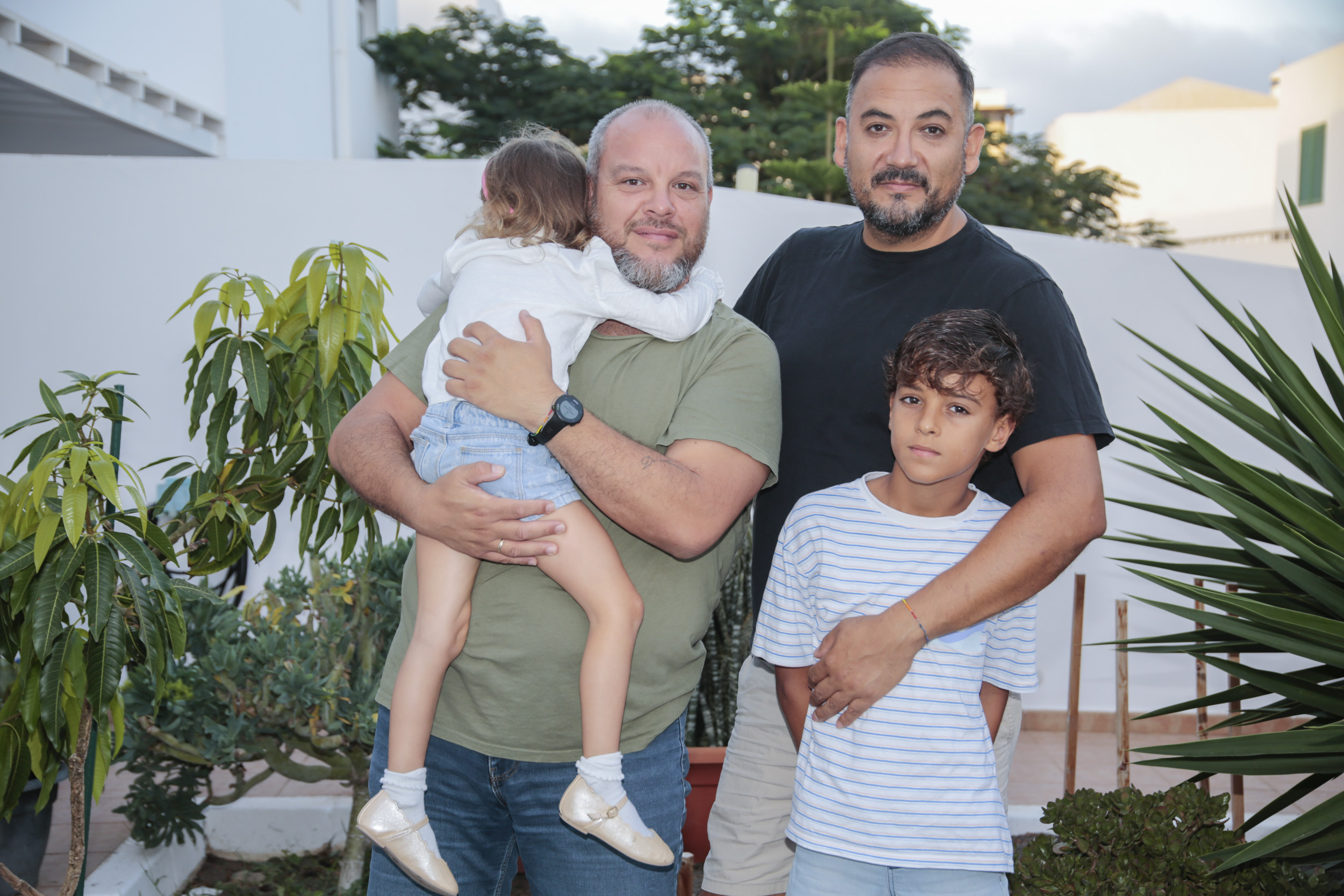 Jorge Contreras y Pablo Delgado con sus hijos Abián y Ainara. Foto: Juan Mateos.