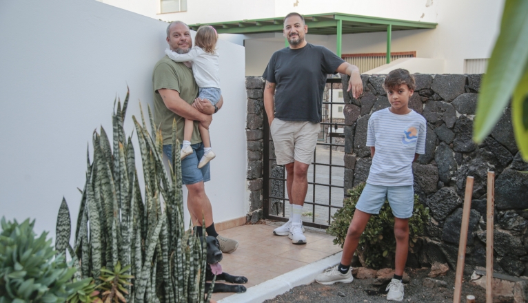 Jorge Contreras y Pablo Delgado con sus hijos Abián y Ainara. Foto: Juan Mateos.