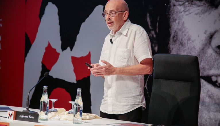 Alfonso Sanz en la sala Saramago de la Fudación César Manrique