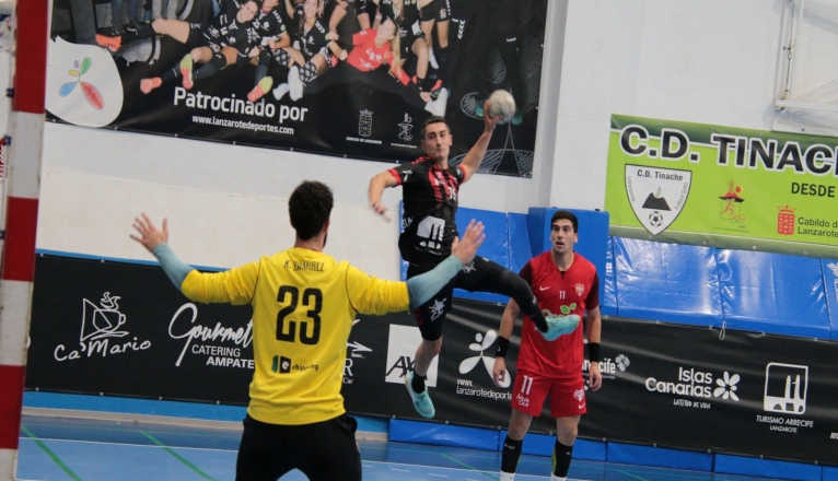 El Balonmano Lanzarote Ciudad de Arrecife cae derrotado en la cancha del Sinfín Santander