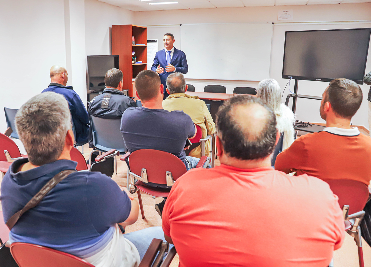 Reunión de Oswaldo Betancort con los ganaderos