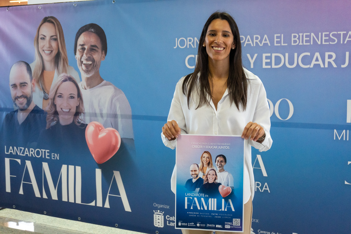 Aroa Revelo, consejera de Juventud del Cabildo Insular, en la presentación del ciclo