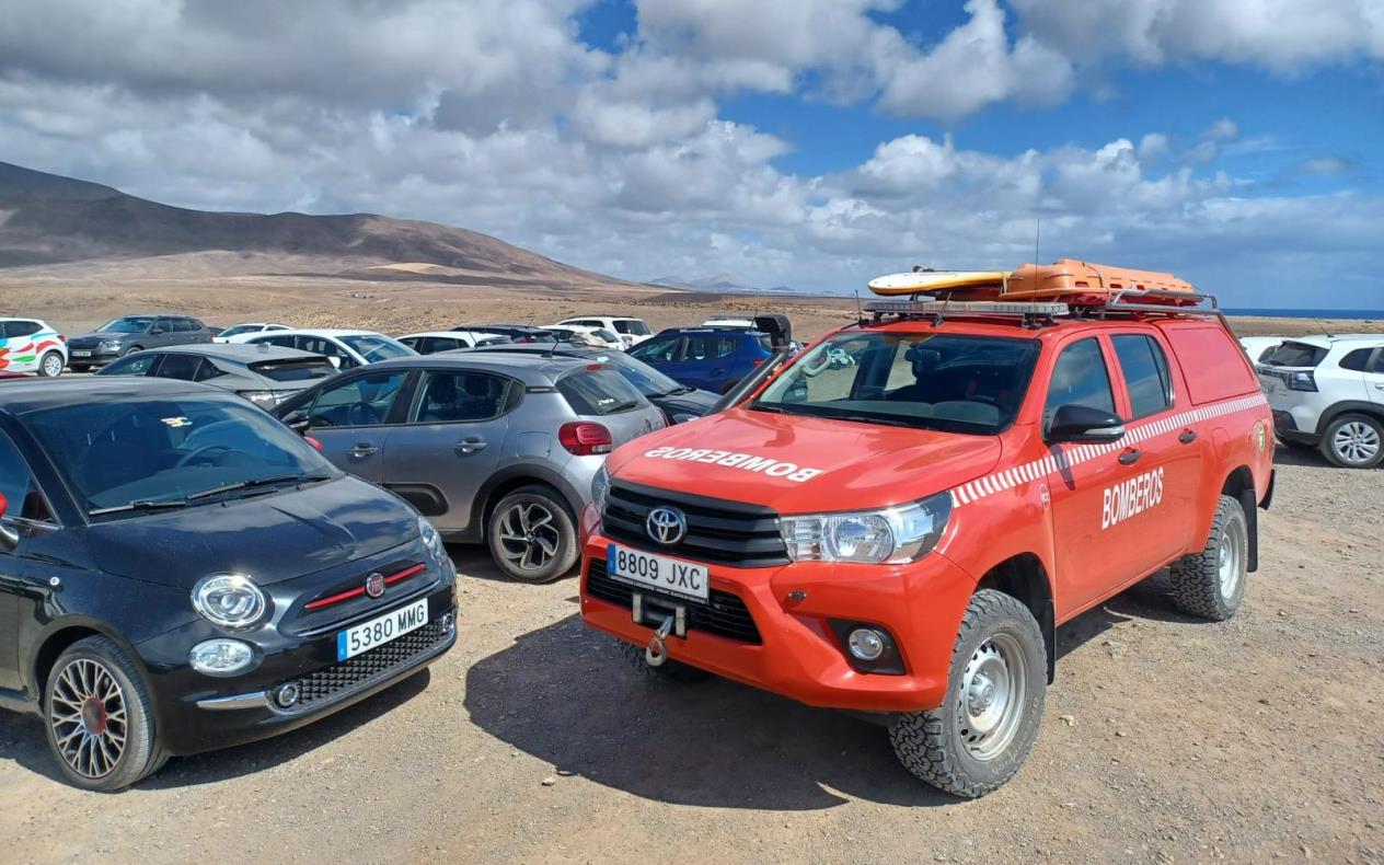 Los bomberos rescatan a un bebé encerrado en un coche 