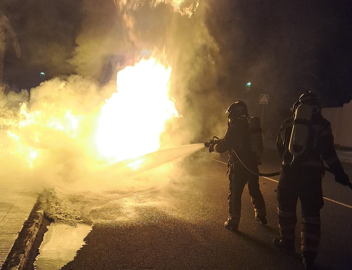 Incendio de contenedores en Costa Teguise