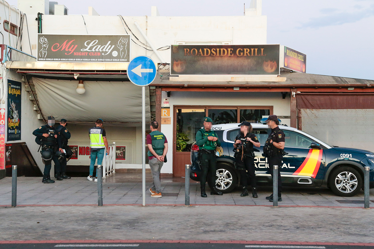 Operativo de la Guardia Civil en Puerto del Carmen. Foto: Juan Mateos.