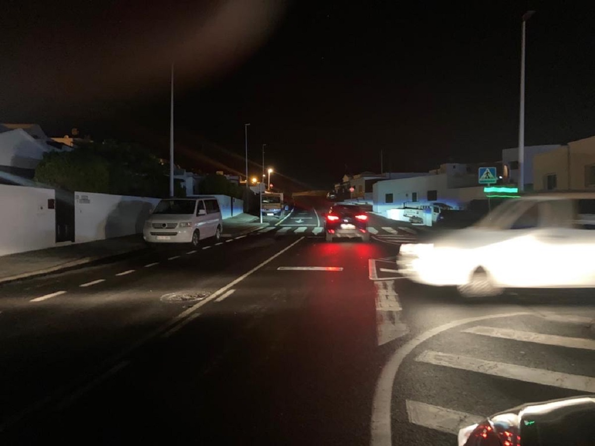 Una calle de Tías sin alumbrado. Foto: PP. 