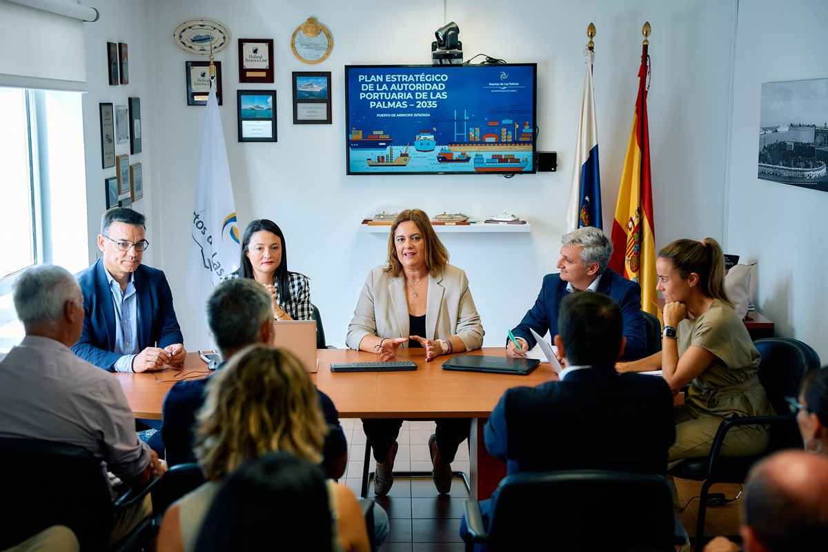 Beatriz Calzada durante la reunión para exponer el Plan Estratégico 2035