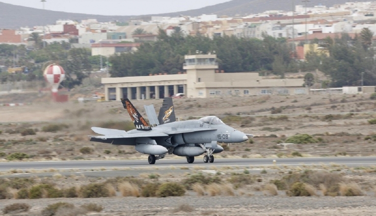 Un caza, un avión de combate del Ejército del Aire en la operación Sirio 24 en Canarias