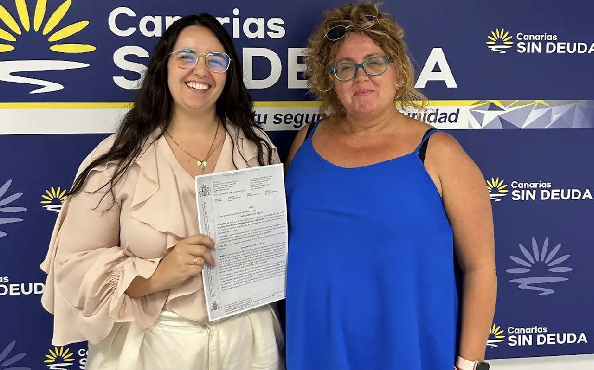 Sandra Ramírez y su asesora de Canarias Sin Deuda que consiguió cancelar su deuda