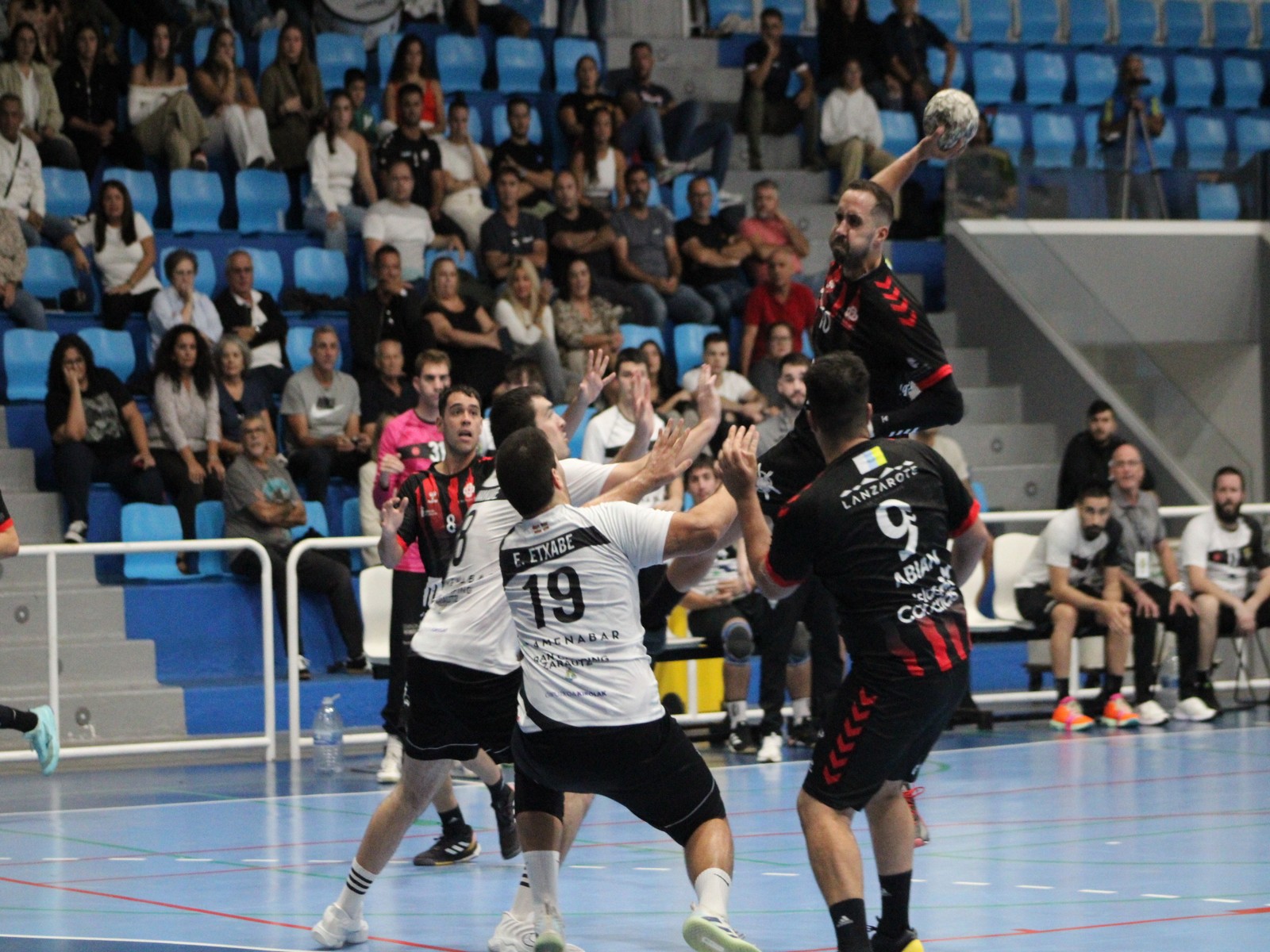 El Balonmano Lanzarote Ciudad de Arrecife saca la casta en la segunda parte