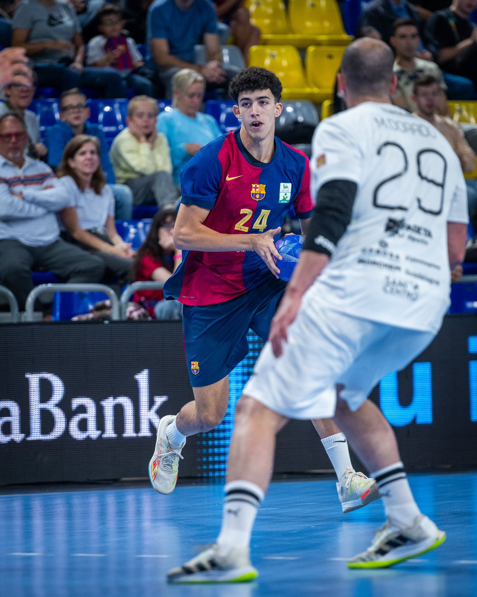 El jugador de balonmano lanzaroteño Miguel Ángel Martín durante su debut. Foto: Cedida.